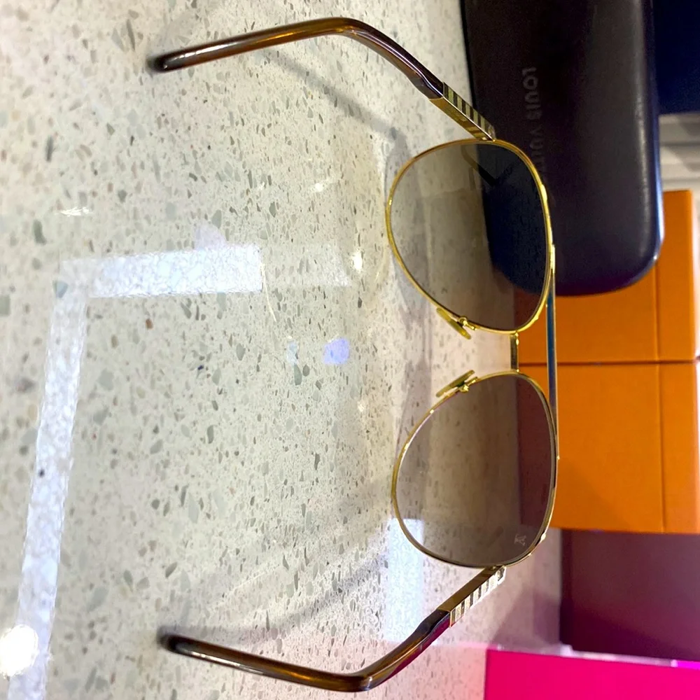 Louis Vuitton Aviator sunglasses - Picture 10 of 16